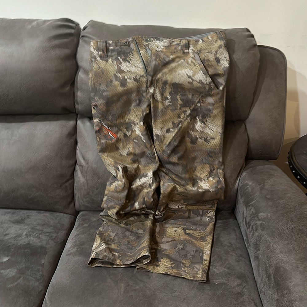 Sitka men’s 34R Equinox Guard Pant.